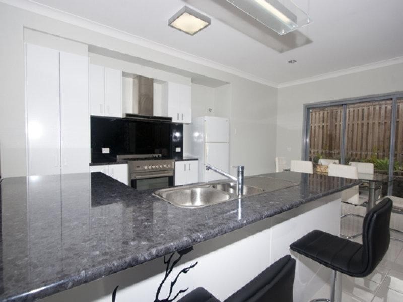 30 Faraday Crescent, Pacific Pines QLD 4211