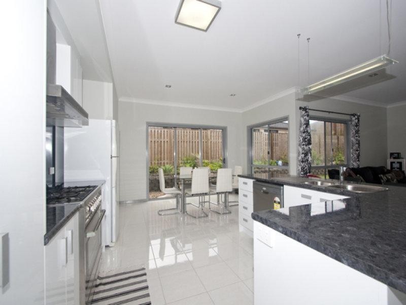 30 Faraday Crescent, Pacific Pines QLD 4211