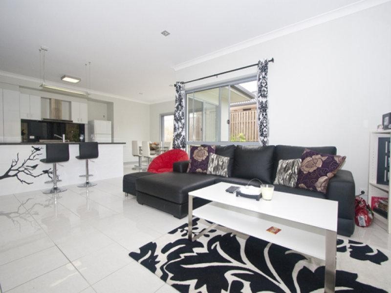 30 Faraday Crescent, Pacific Pines QLD 4211