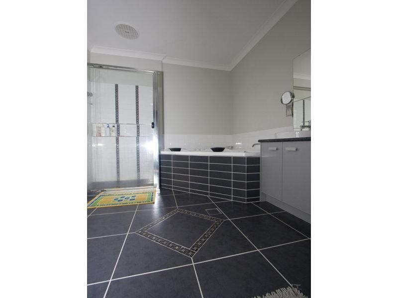 30 Faraday Crescent, Pacific Pines QLD 4211