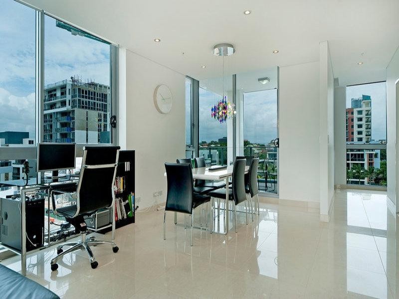 801/4 Como Crescent, Southport QLD 4215