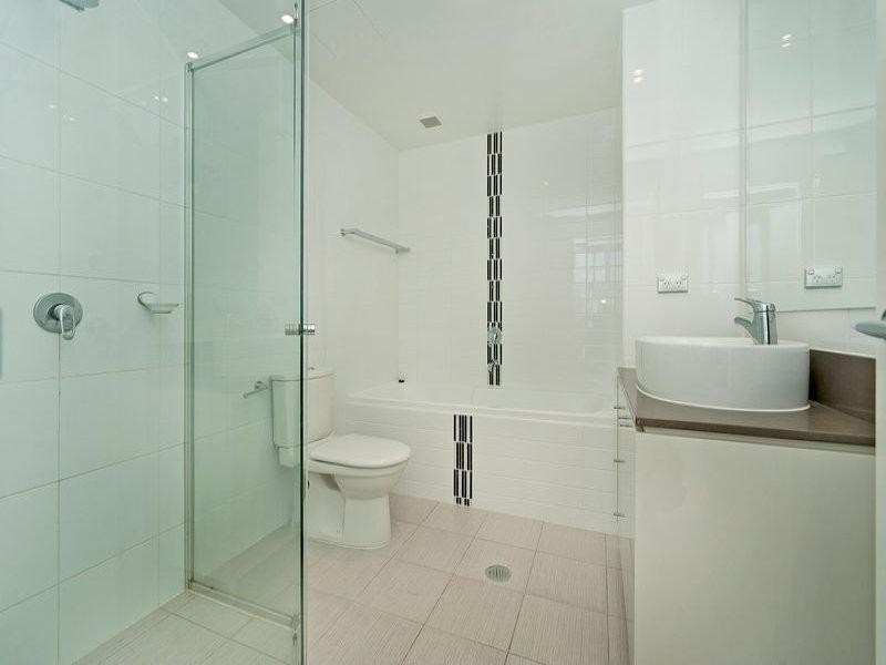 801/4 Como Crescent, Southport QLD 4215