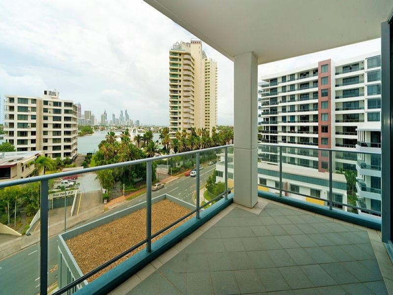 801/4 Como Crescent, Southport QLD 4215