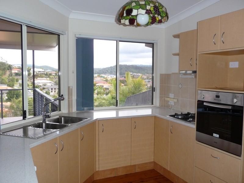 27 Manra Way, Pacific Pines QLD 4211