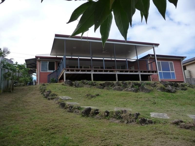 27 Manra Way, Pacific Pines QLD 4211