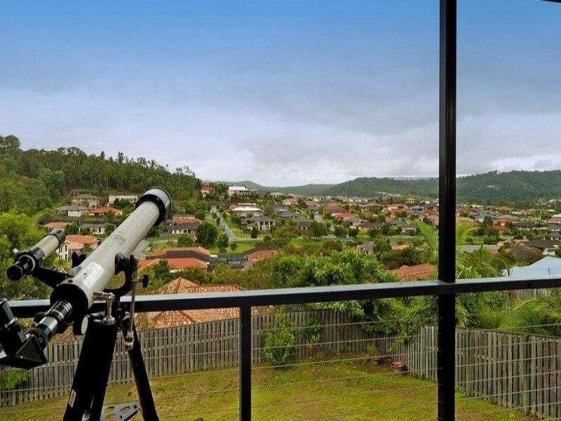 27 Manra Way, Pacific Pines QLD 4211