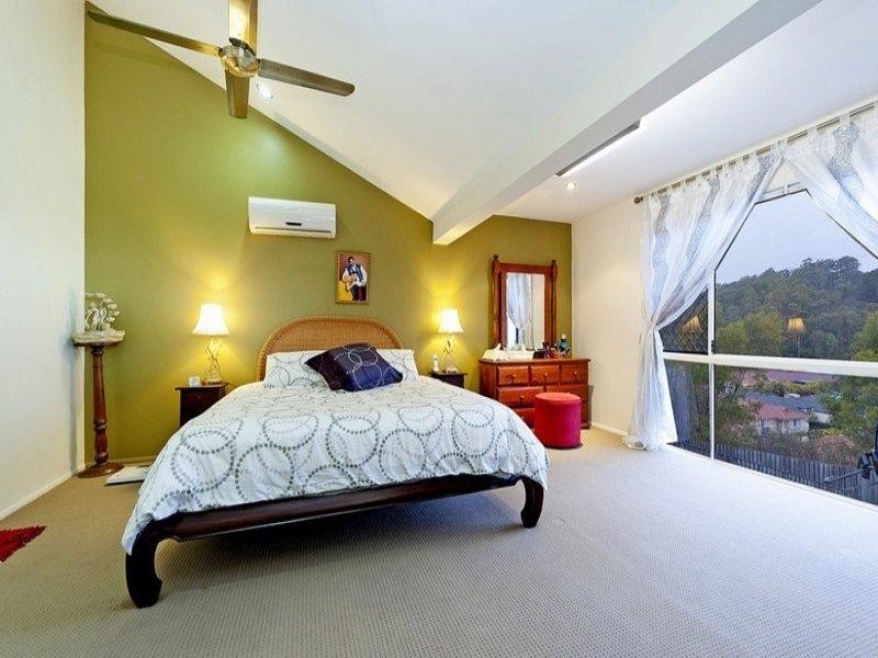 27 Manra Way, Pacific Pines QLD 4211