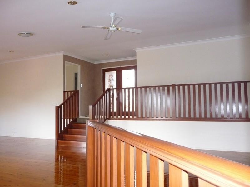 27 Manra Way, Pacific Pines QLD 4211