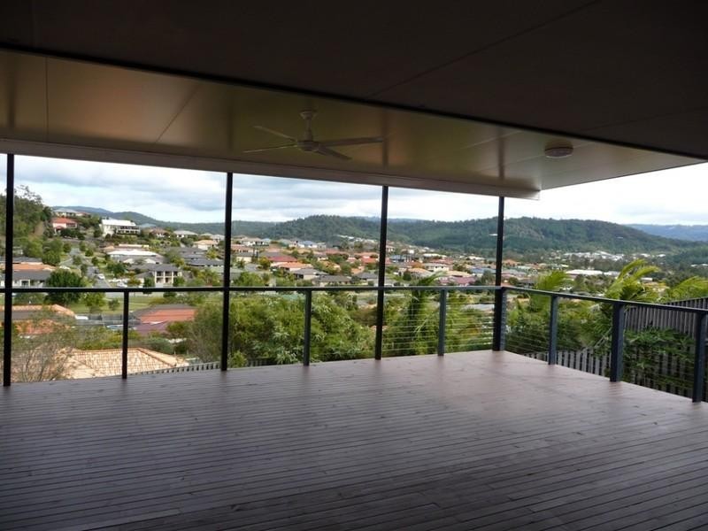 27 Manra Way, Pacific Pines QLD 4211