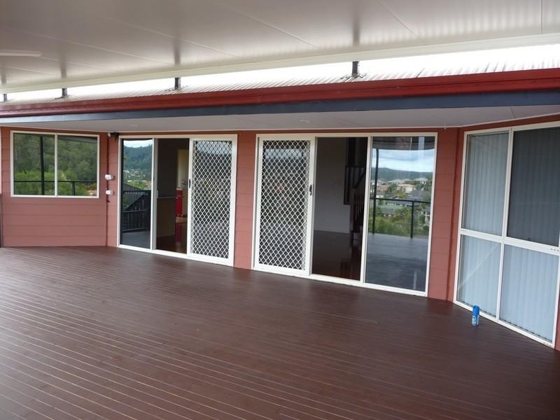 27 Manra Way, Pacific Pines QLD 4211