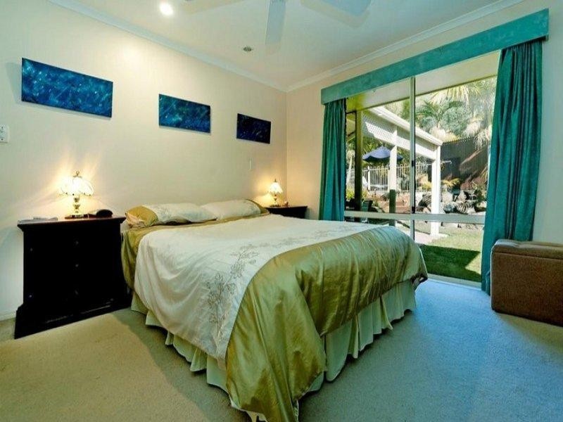 12 Moorea Court, Pacific Pines QLD 4211