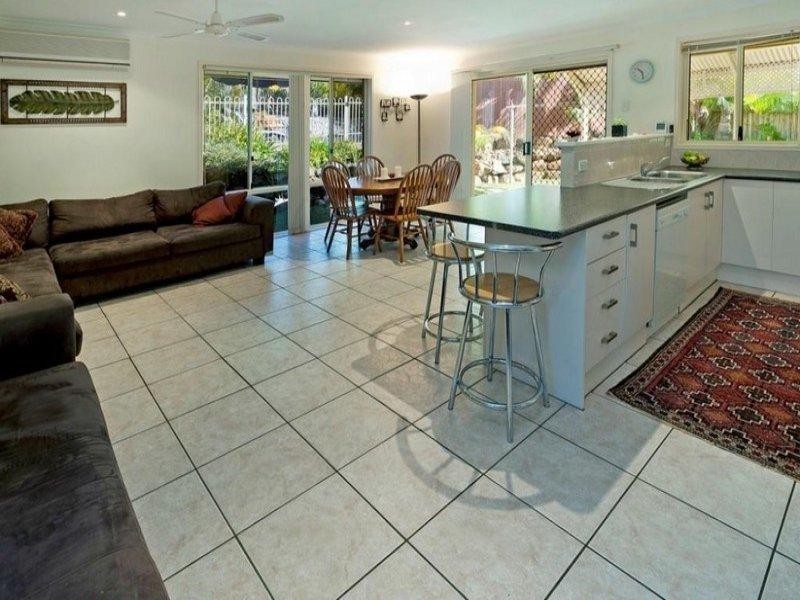 12 Moorea Court, Pacific Pines QLD 4211