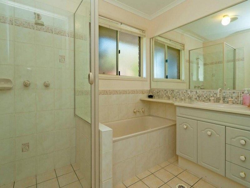 12 Moorea Court, Pacific Pines QLD 4211