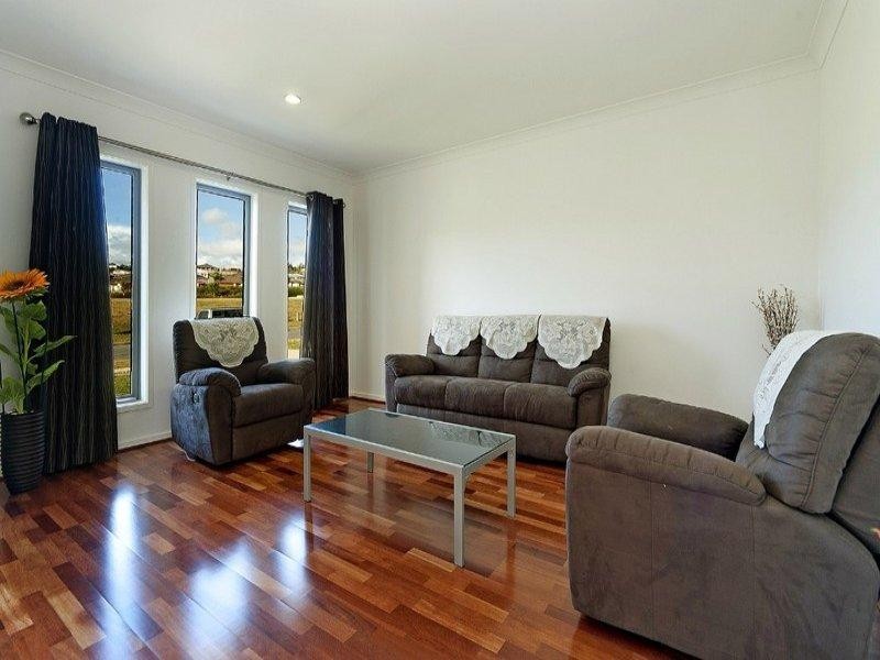 46 Faraday Crescent, Pacific Pines QLD 4211