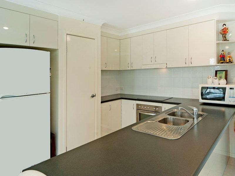 5 Taske Rise, Pacific Pines QLD 4211