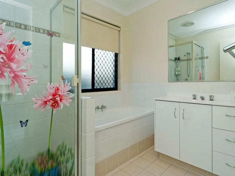 5 Taske Rise, Pacific Pines QLD 4211