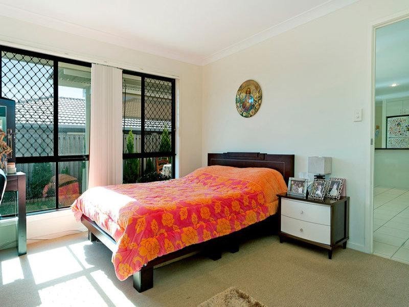 5 Taske Rise, Pacific Pines QLD 4211