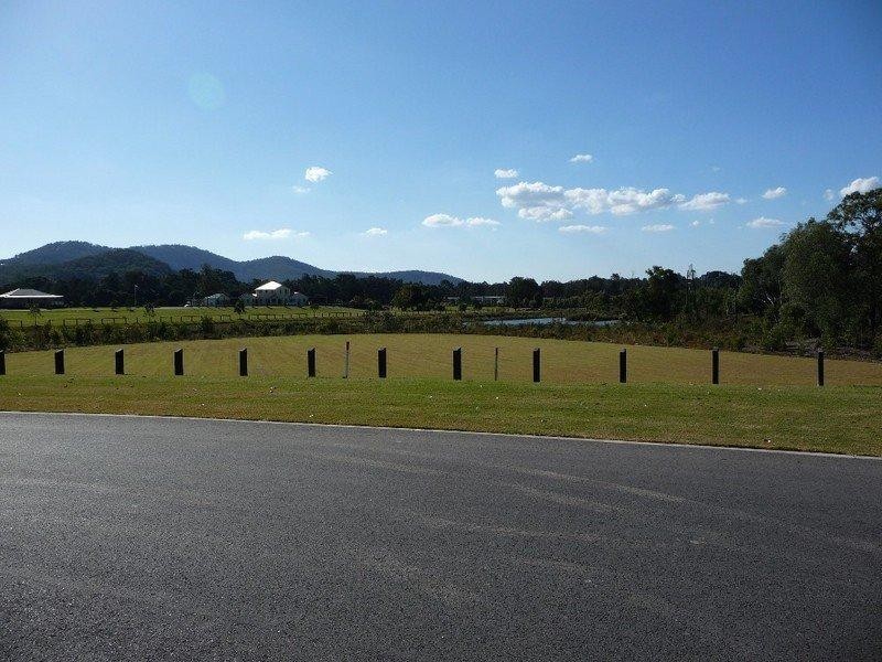 14 Greenacre Way, Maudsland QLD 4210