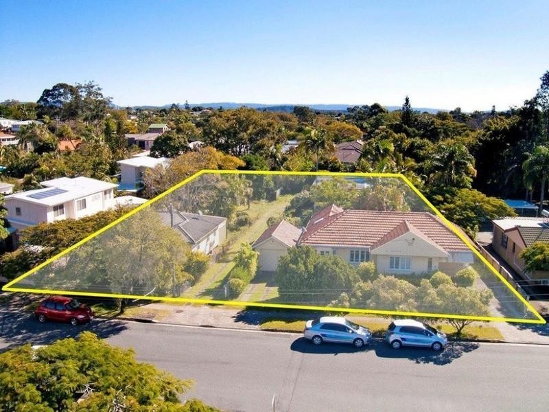 8 +8a + 10 Ahern Street, Labrador QLD 4215