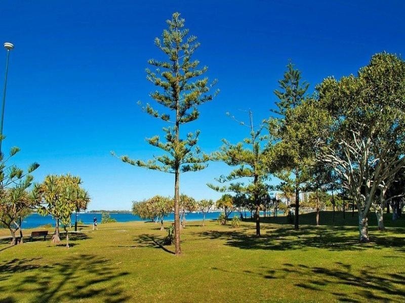 8 +8a + 10 Ahern Street, Labrador QLD 4215