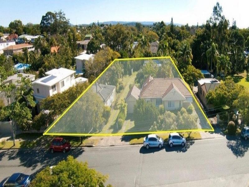 8 +8a + 10 Ahern Street, Labrador QLD 4215