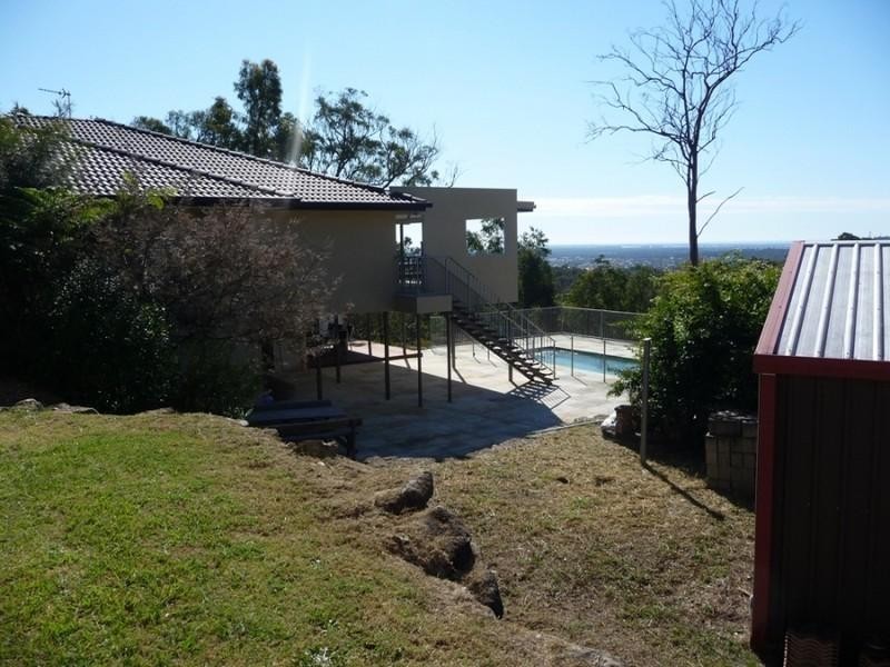 64 Castle Hill Drive South, Gaven QLD 4211