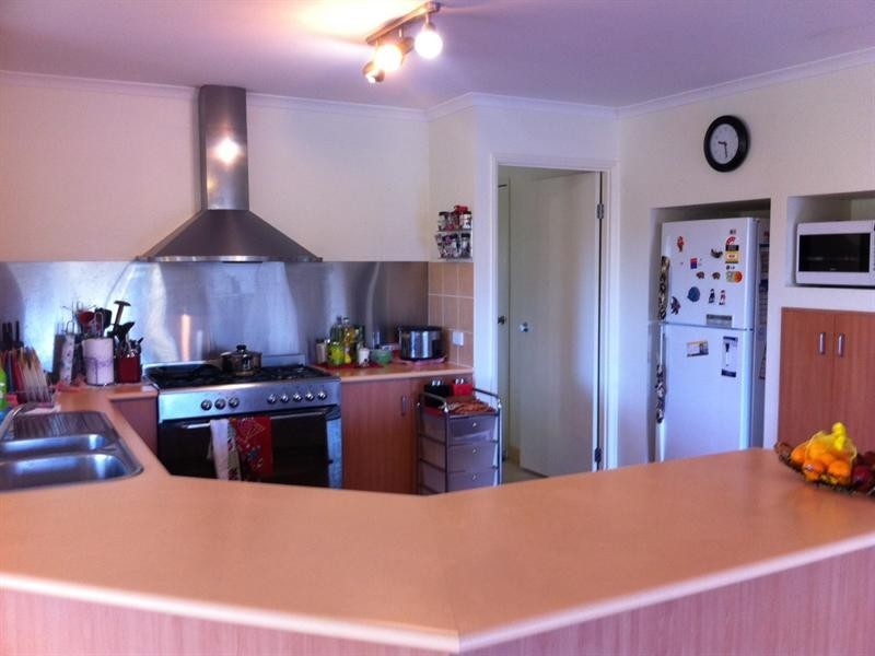 2 Cobbler Court, Pacific Pines QLD 4211