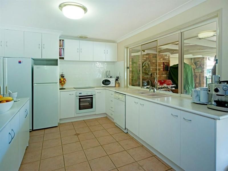 10 Navua Court, Pacific Pines QLD 4211