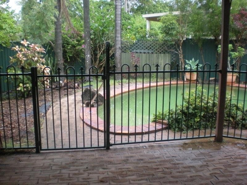 6 Midvale Court, Helensvale QLD 4212