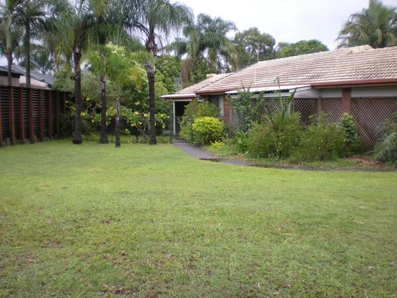 6 Midvale Court, Helensvale QLD 4212