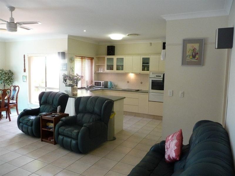 7 Shoreham Chase, Arundel QLD 4214