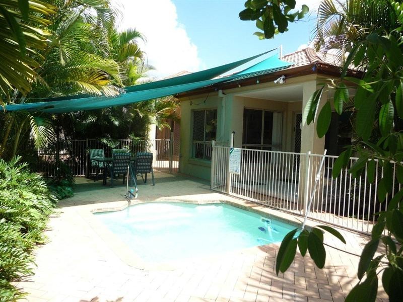 7 Shoreham Chase, Arundel QLD 4214