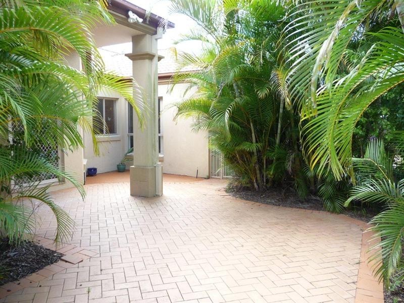 7 Shoreham Chase, Arundel QLD 4214