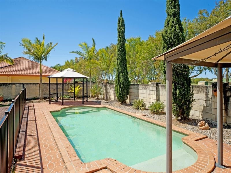 4 Parkwater Terrace, Helensvale QLD 4212