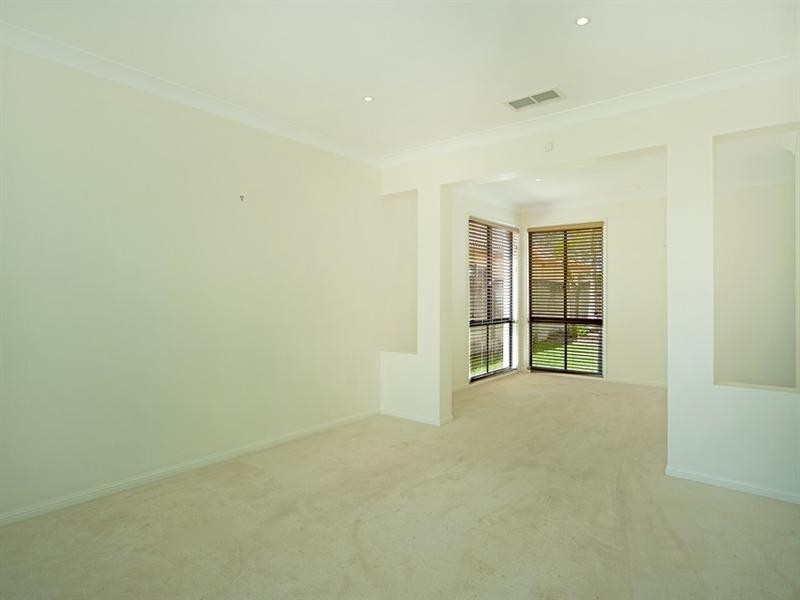 4 Parkwater Terrace, Helensvale QLD 4212