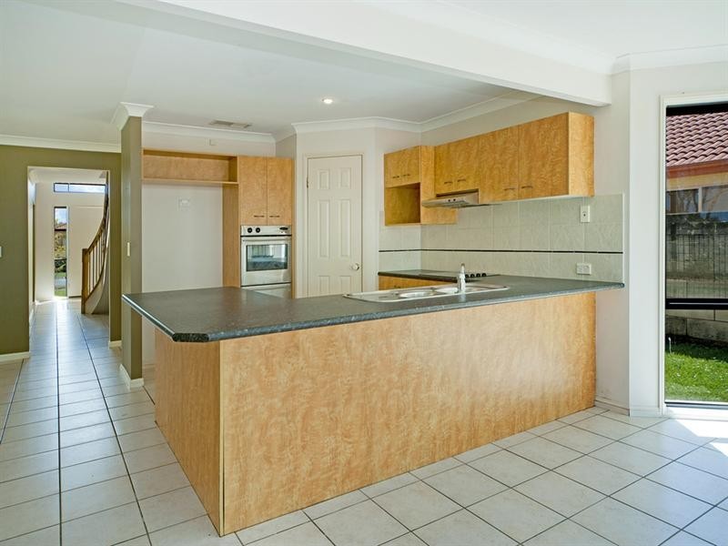 4 Parkwater Terrace, Helensvale QLD 4212