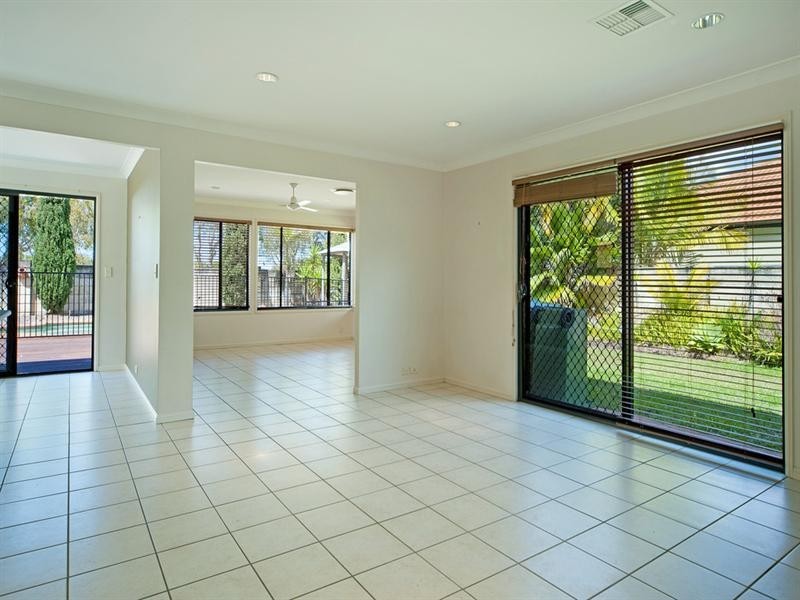 4 Parkwater Terrace, Helensvale QLD 4212