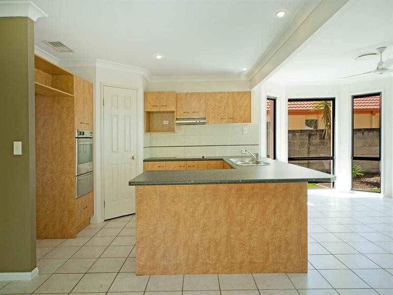 4 Parkwater Terrace, Helensvale QLD 4212