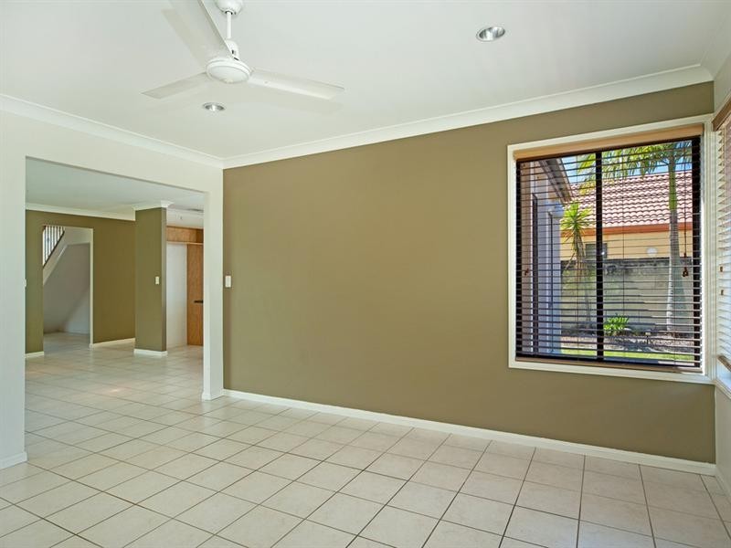 4 Parkwater Terrace, Helensvale QLD 4212