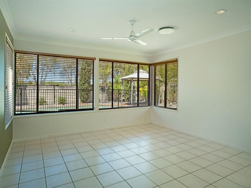 4 Parkwater Terrace, Helensvale QLD 4212