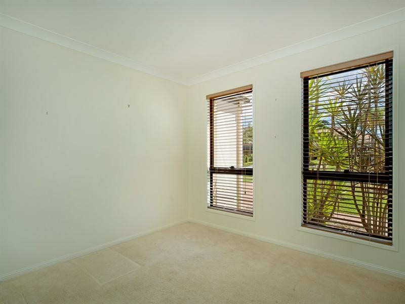 4 Parkwater Terrace, Helensvale QLD 4212
