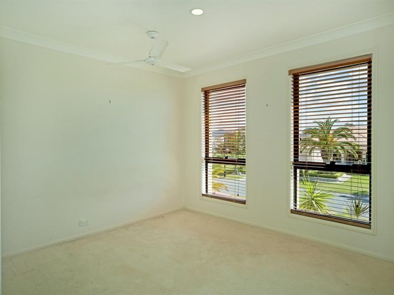 4 Parkwater Terrace, Helensvale QLD 4212