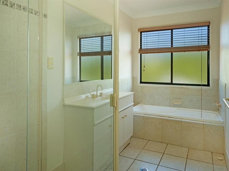 4 Parkwater Terrace, Helensvale QLD 4212