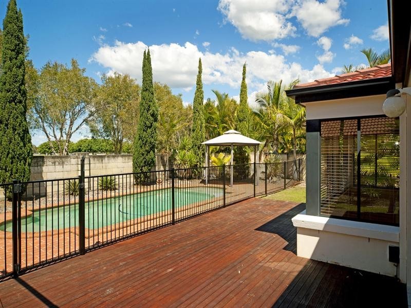 4 Parkwater Terrace, Helensvale QLD 4212