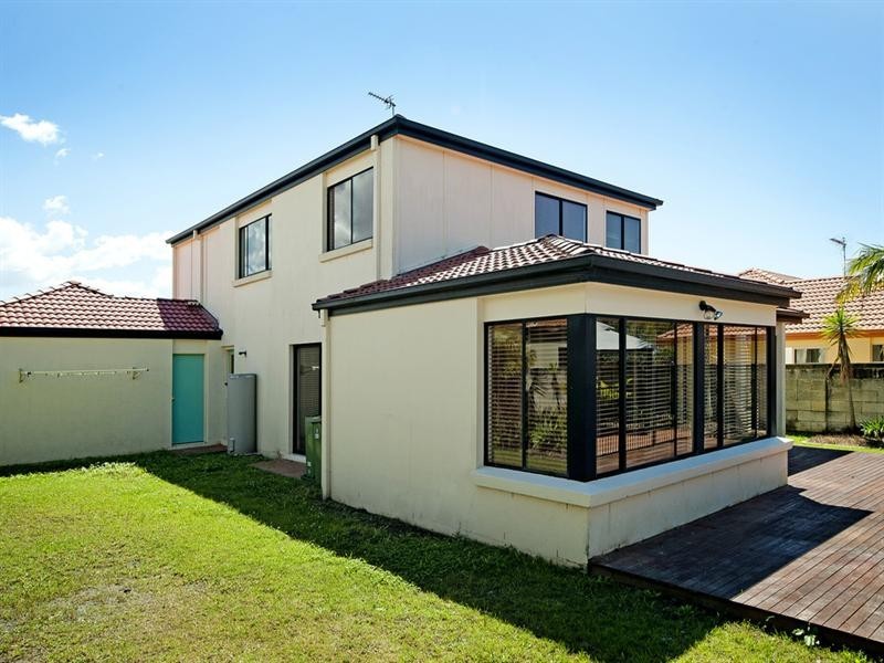 4 Parkwater Terrace, Helensvale QLD 4212