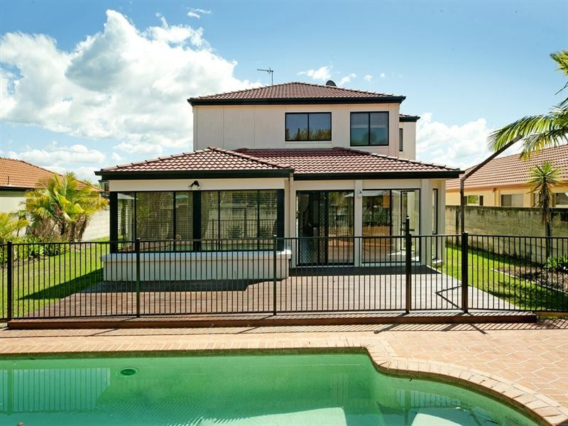 4 Parkwater Terrace, Helensvale QLD 4212
