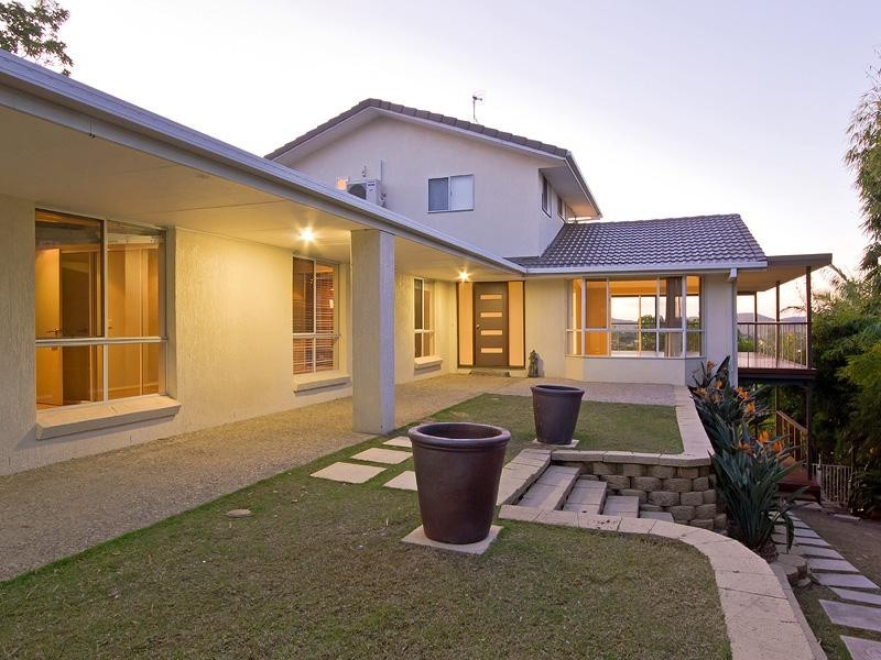 7 MacRobert Drive, Highland Park QLD 4211