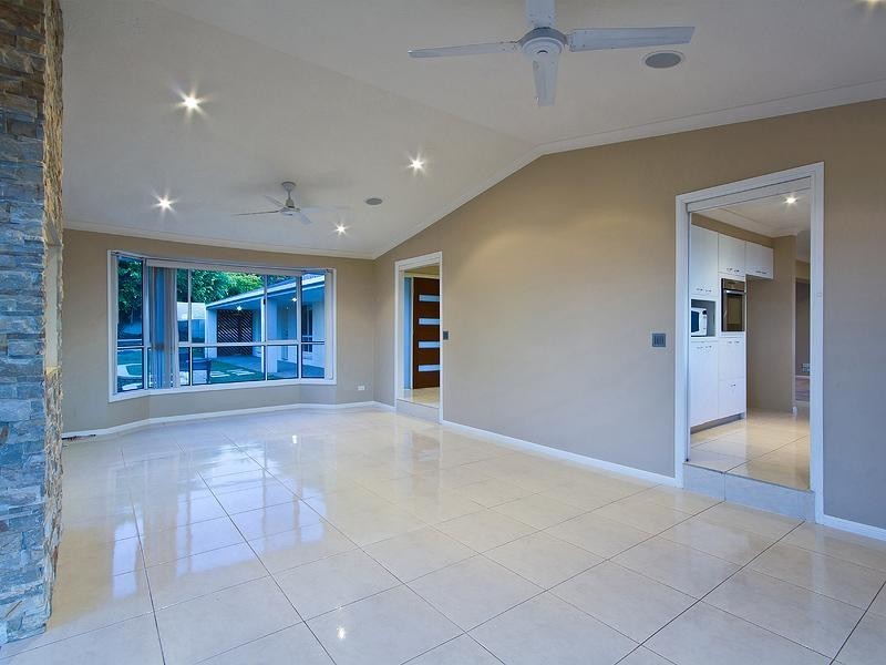 7 MacRobert Drive, Highland Park QLD 4211