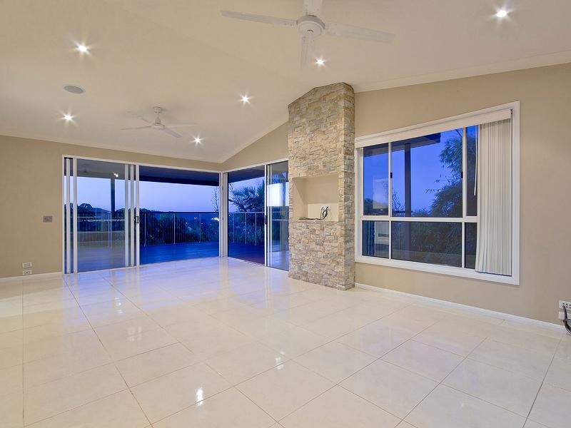 7 MacRobert Drive, Highland Park QLD 4211