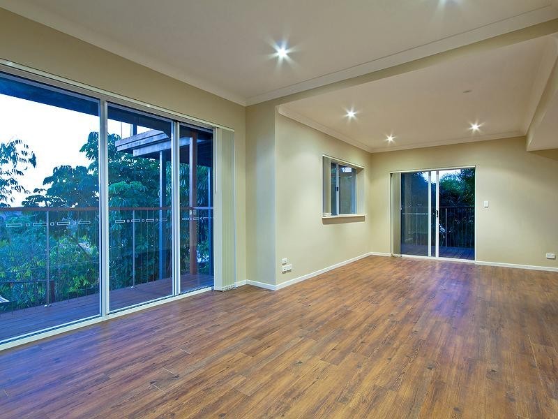 7 MacRobert Drive, Highland Park QLD 4211